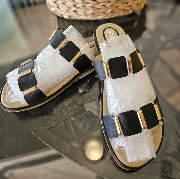 2 pair leather sandals - Picture 3 of 7